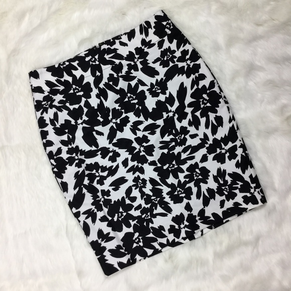 LOFT Dresses & Skirts - Loft Floral Pencil Skirt sz. 00P